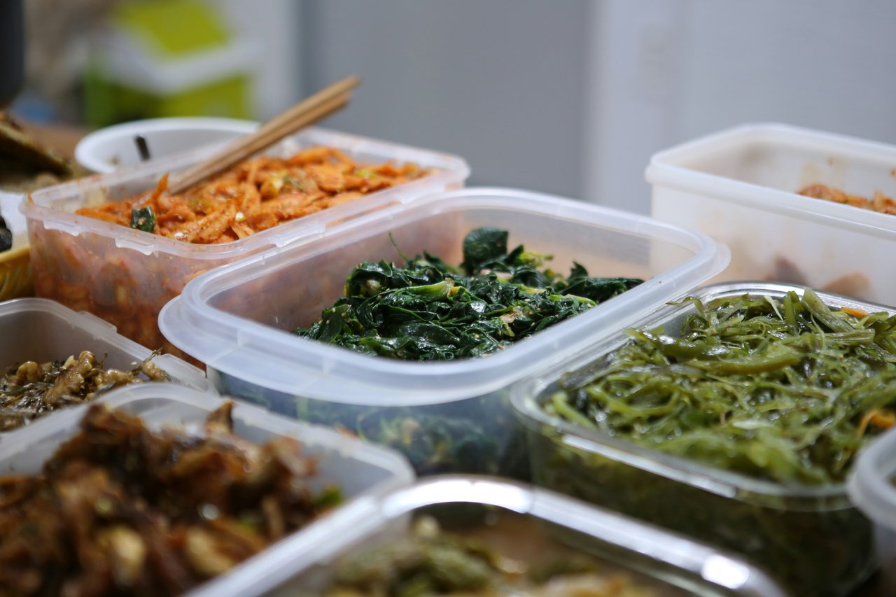 Food containers